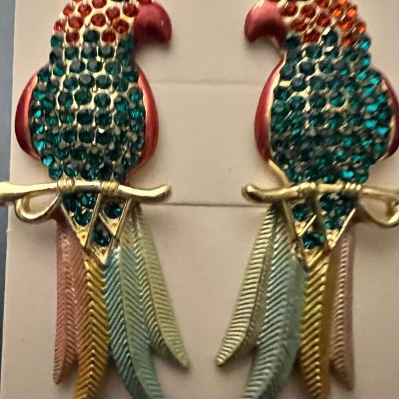 🦜 NEW Betsey Johnson colorful& sparkling parrot earrings 🦜 - Picture 6 of 7